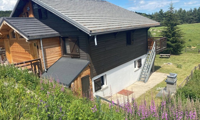 Pyrenees 2000 Chalet De Esquí | Pyrénées 2000 alquila hermoso F4 en un cómodo chalet a 200 m de las pistas