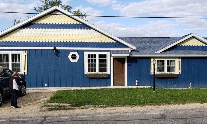 New Glarus Casa | Quacksnest feels like country in a village! After 4 people extra $50 per person.