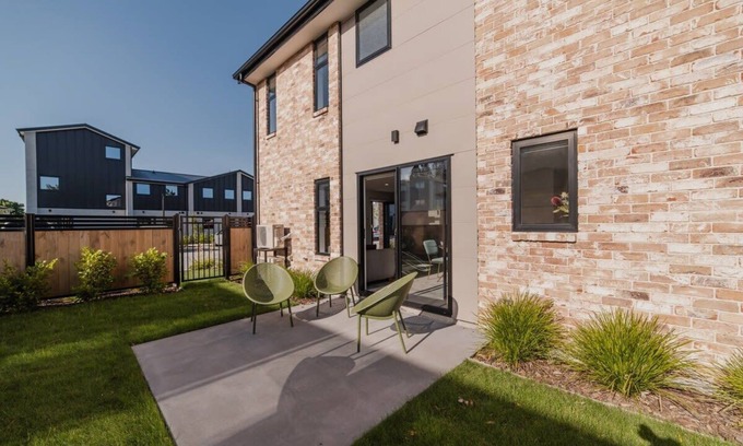 Upper Riccarton Casa | Quadrilogy Retreat: Modern Elegance in Mohua