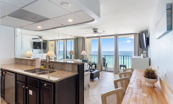 Panama City Beach Condominio | Quaint 1BR Getaway - Edgewater Tower 3 906 - Sleeps up to 4