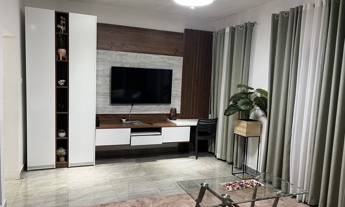 Labone Apartamento | Quaint 2-bedroom apartment with AC in charming Accra
