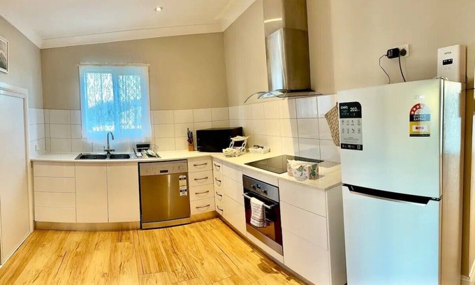 Warwick Cabaña | Quaint 2 bedroom fully furnished Cottage