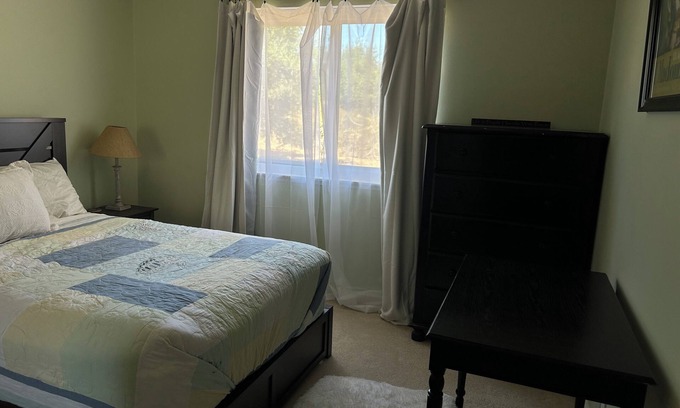 Goleta Casa | Quaint 4-bedroom house in Goleta Walk to beach, Perfect for visiting professors.