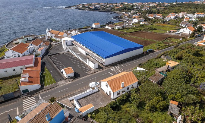 Praia da Vitoria Casa | Quaint 4-bedroom house in delightful Terceria with WiFi, AC