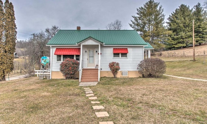 Independence Casa | Quaint and Scenic Country Cottage, 3 Mi to New River