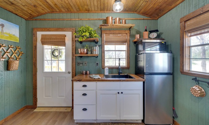 Bandera Apartamento | Quaint Bandera Retreat w/ Fire Pit: 3 Mi to Hiking