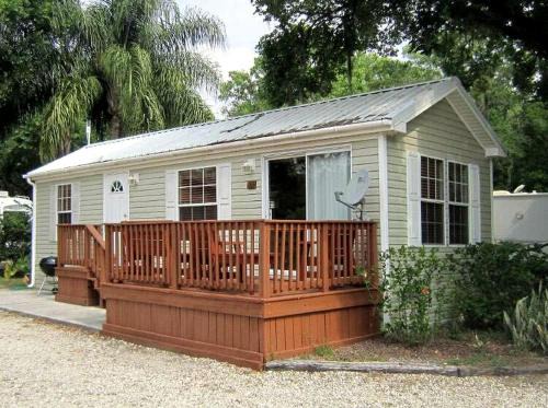 Inverness Casa | Quaint Cabin with Comfy Interior in Inverness, Florida
