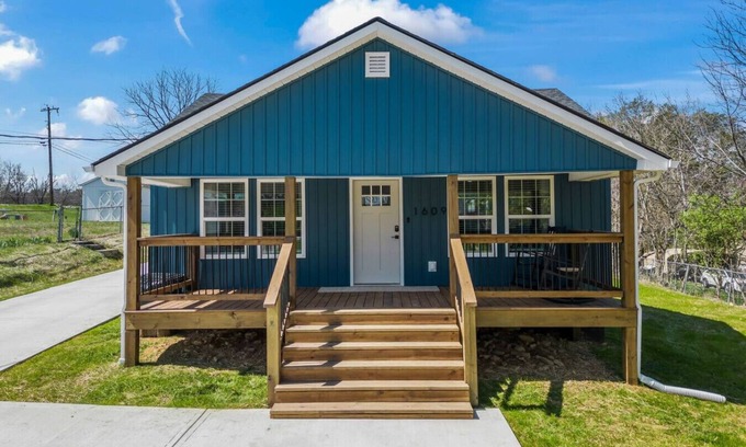 Knoxville Casa | Quaint & Charming Knoxville Cottage