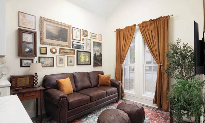 Northside District Casa | Quaint Cottage in Downtown Lexington 15 minutes to the Kentucky Horse Park