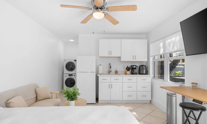 South Middle River Cabaña | Quaint cottage in delightful Fort Lauderdale with WiFi and AC