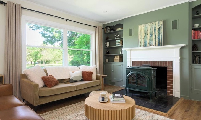 New Paltz Casa | Quaint & Cozy Cottage | Close To Town Pet Friendly