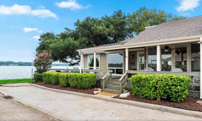Montgomery Casa | Quaint, Cozy, Lakefront Haven w/ Lily Pad, Kayaks, Firepit, and Wrap Around Deck
