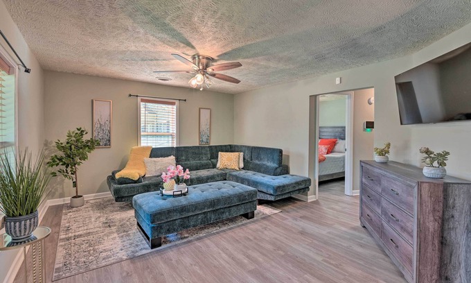 Murfreesboro Cabaña | Quaint Downtown Murfreesboro Cottage w/ Lush Yard