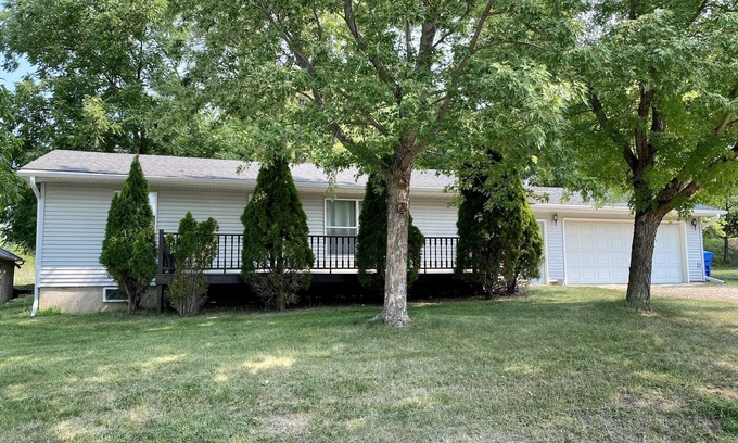 Spirit Lake Casa | Quaint East Lake House
