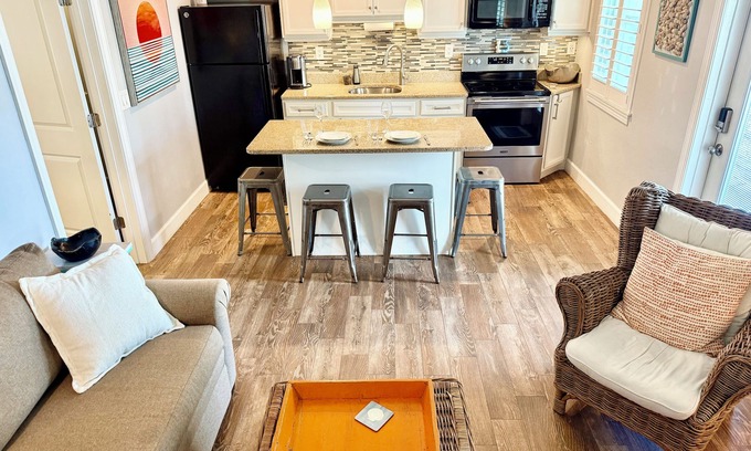 St. Pete Beach Casa | Recientemente renovado Boutique Beach Bungalow. Todo Nuevo! Pasos de la playa.