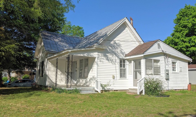 Clayton Casa | Quaint Hideaway in the Heart of Clayton by RedAwning