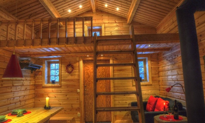 Sorsele Casa | Pintoresca casa de vacaciones en los bosques de Laponia junto al río