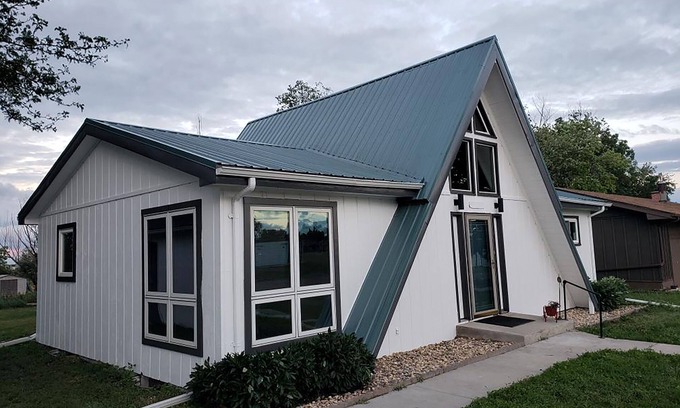 Kimball Casa | Quaint house in small town, 20 miles from the Missouri River
