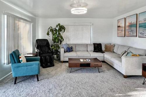 Ventura Casa | Quaint Mid-Century Cottage by the Coast