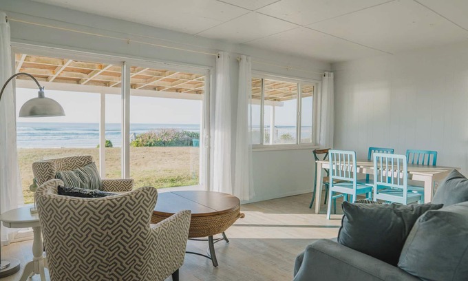 Waldport Casa | Alquiler de vacaciones frente al mar pintoresco con millas de arena! Se admiten perros ¡NOCHE LIBRE!