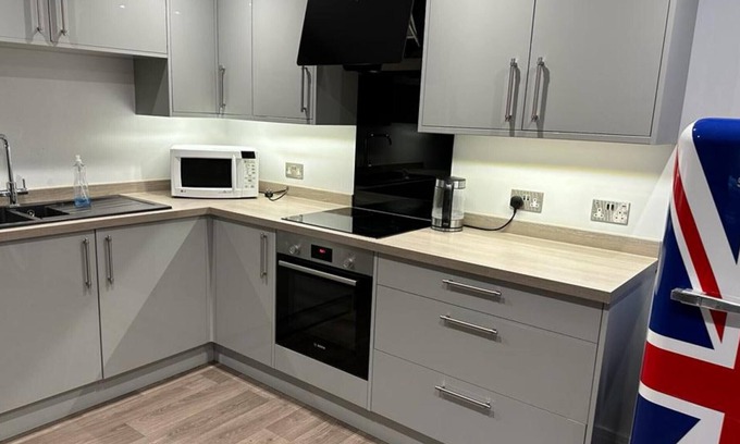 Wooburn Moor Cabaña | Quaint One-Bedroom Cottage in Serene Hedsor