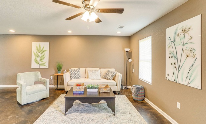 Pocahontas Casa | Quaint Pocahontas Townhome, Central Location!