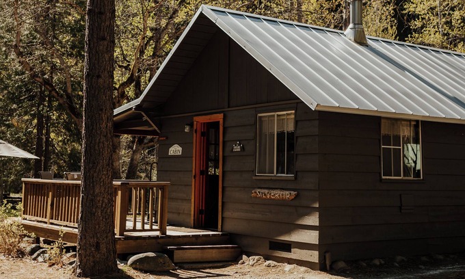 Coffee Creek Complejo | Quaint Silvertip Cabin on Coffee Creek in Trinity Alps