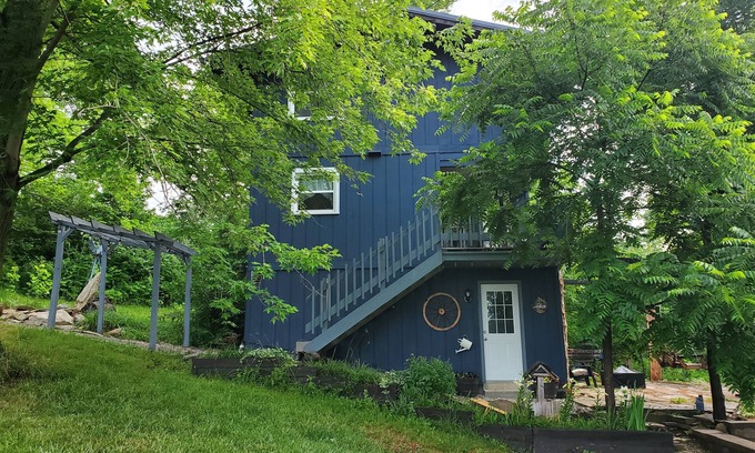 Bath Cabaña | Quaint Stream Side Cottage 15m from Oxford&Hamilton OH