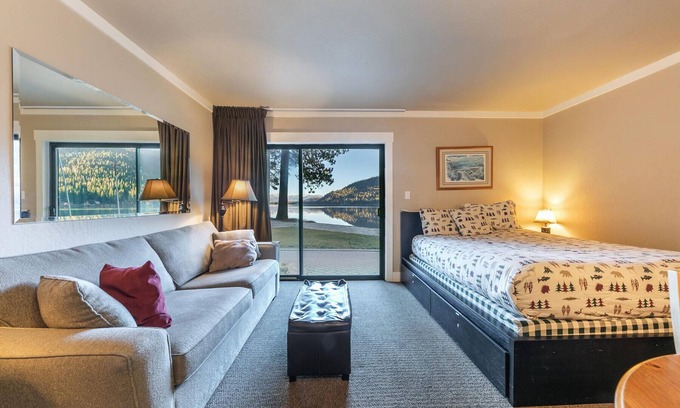 Truckee Condominio | Quaint Studio w/Lake View #146 at Donner Lake Village