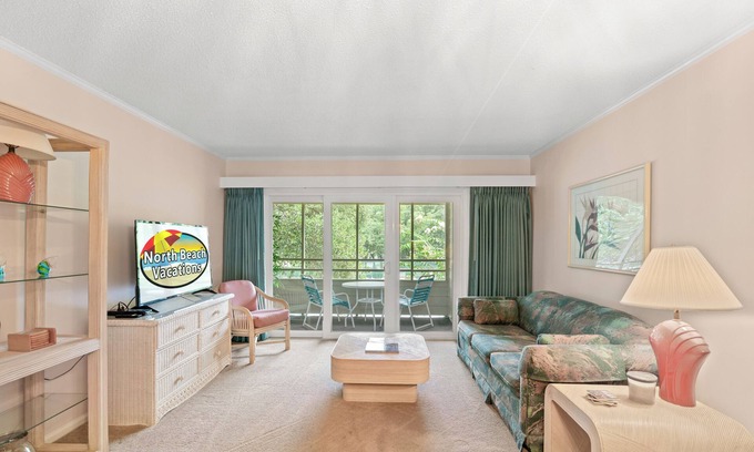 Myrtle Beach Condominio | Quaint tennis villa in a private community + Free Attraction Tickets!