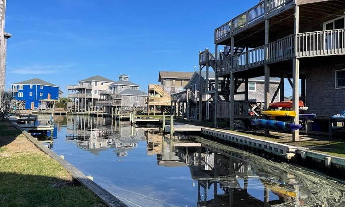 Avon Cabaña | Quaint Waterfront Cottage. Quick walk to the beach