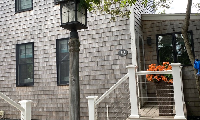 Provincetown Cabaña | Hermoso West End 2 habitaciones / 2 baños condominio en 2 niveles. Casa de campo independiente de 850 pies cuadrados
