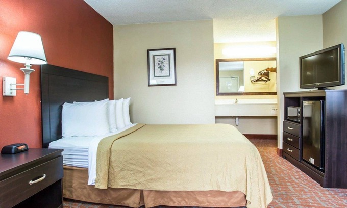 Monroe Hotel | Quality Inn And Suites Monroe