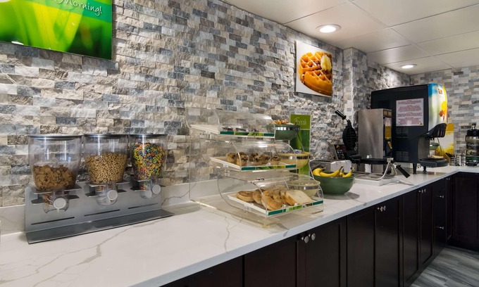Fox Valley Hotel | Quality Inn Aurora - Naperville Area