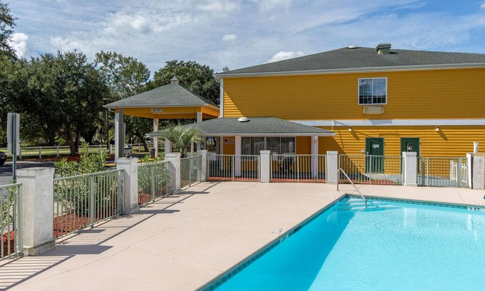 Kingstree Hotel | Quality Inn Kingstree