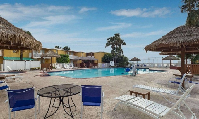 North Beach Hotel | Quality Inn & Suites Corpus Christi Beachside