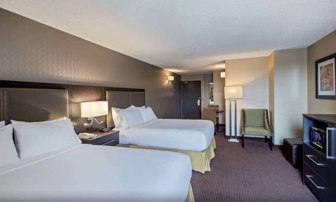 Regina Hotel | Quality Inn & Suites Regina Downtown