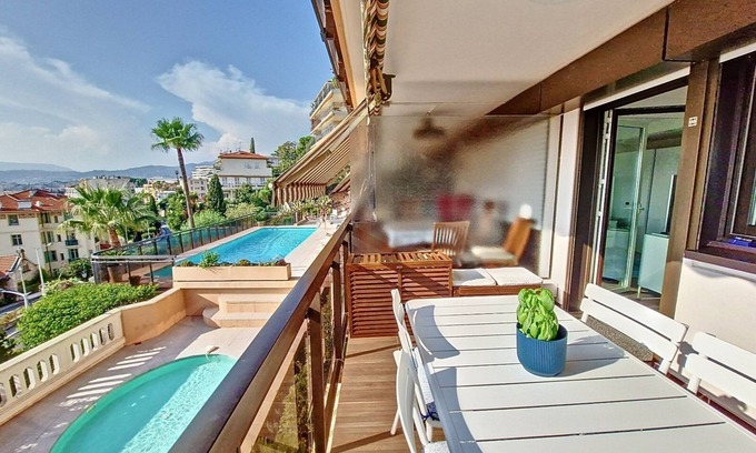 Lazaret Apartamento | Quality-Time in Nice, apartment with great sea view and pool near the port