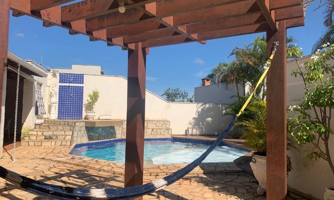 Ouro Fino Casa | Quarto em casa c/piscina