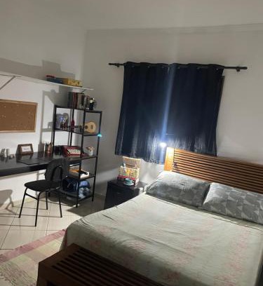Alfenas Casa | Quarto para casal com banheiro individual exclusivo para o hóspede em apartamento compartilhado