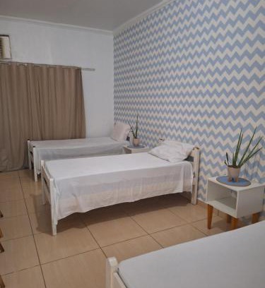 Alvorada Casa | Quarto triplo com banheiro compartilhado