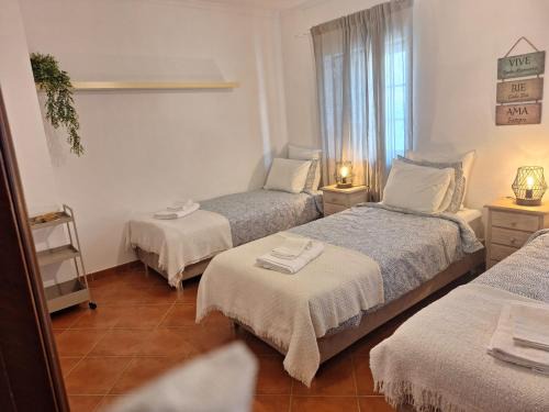 Almograve Casa | Quarto Triplo com Terraço e Casa de Banho Partilhada - Nature House Almograve - Fishermen's Trail