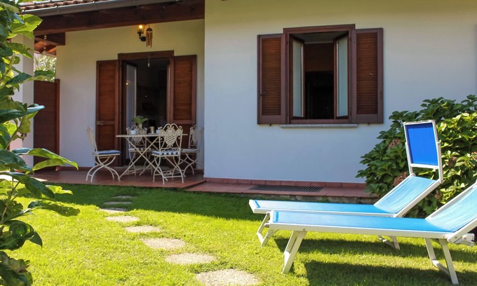 Colico Apartamento | Quattro Stagioni Spring Garden Holiday Apartment with Pool