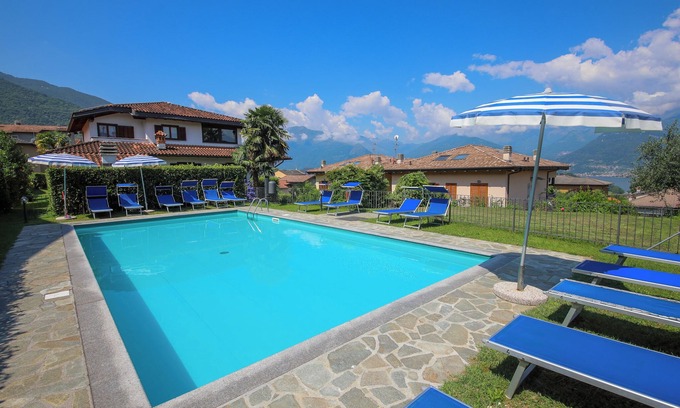 Colico Apartamento | Quattro Stagioni Summer Roof Terrace Holiday Apartment with Pool