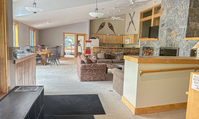 West Dover Casa | Queen Anne's Way (Unit 16B) | House in Dover with fireplace, indoor pool & gym