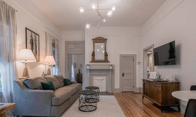 Columbia Apartamento | Queen Anne Victorian - Eclectic Apartment