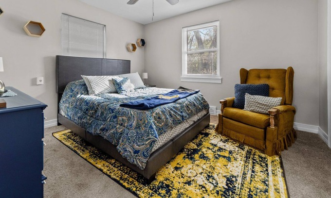 Winston - Salem Apartamento | Queen Bed Studio w/Day Bed - HS Internet – Balcony Unit 2