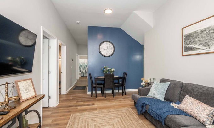 Avondale Apartamento | Queen City Retreat 1, Cozy Home for 6 Near Attractions & Restaurants