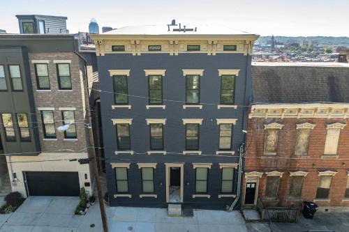 Mount Auburn Casa | Queen City Views Suites