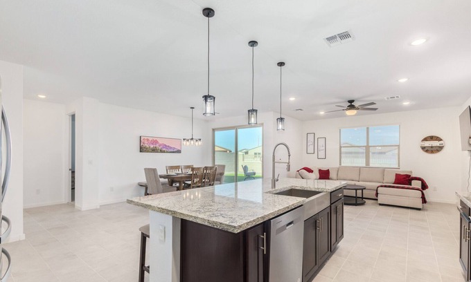 San Tan Valley Casa | Queen Creek Putting Green & More